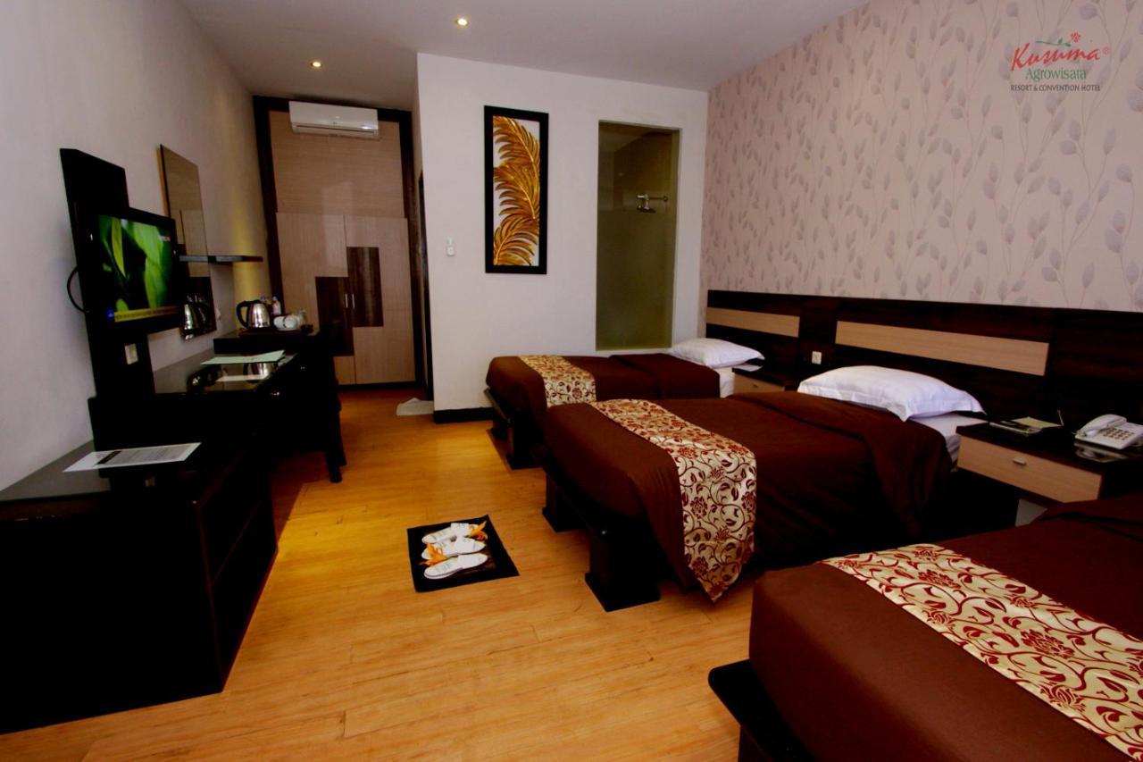 מאלאנג Kusuma Agrowisata Resort & Convention מראה חיצוני תמונה
