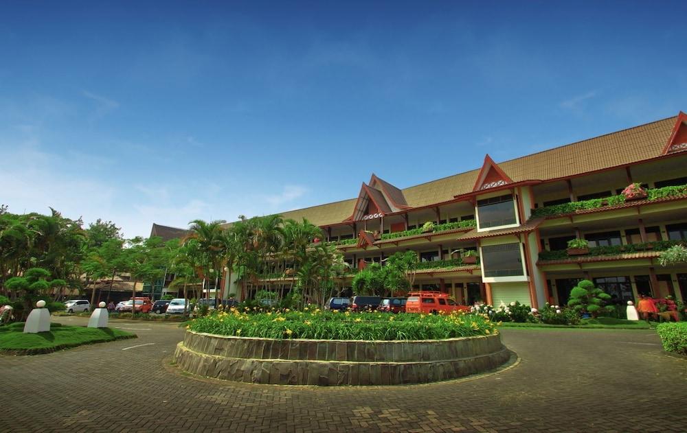 מאלאנג Kusuma Agrowisata Resort & Convention מראה חיצוני תמונה